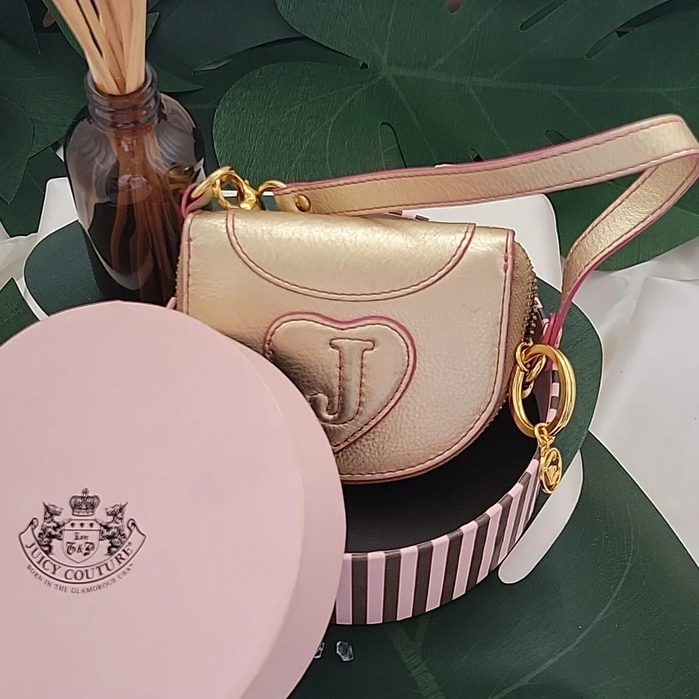 ✨️JUICY COUTURE✨️ gold and Pink Wristlet, W/box. - Picture 4 of 6
